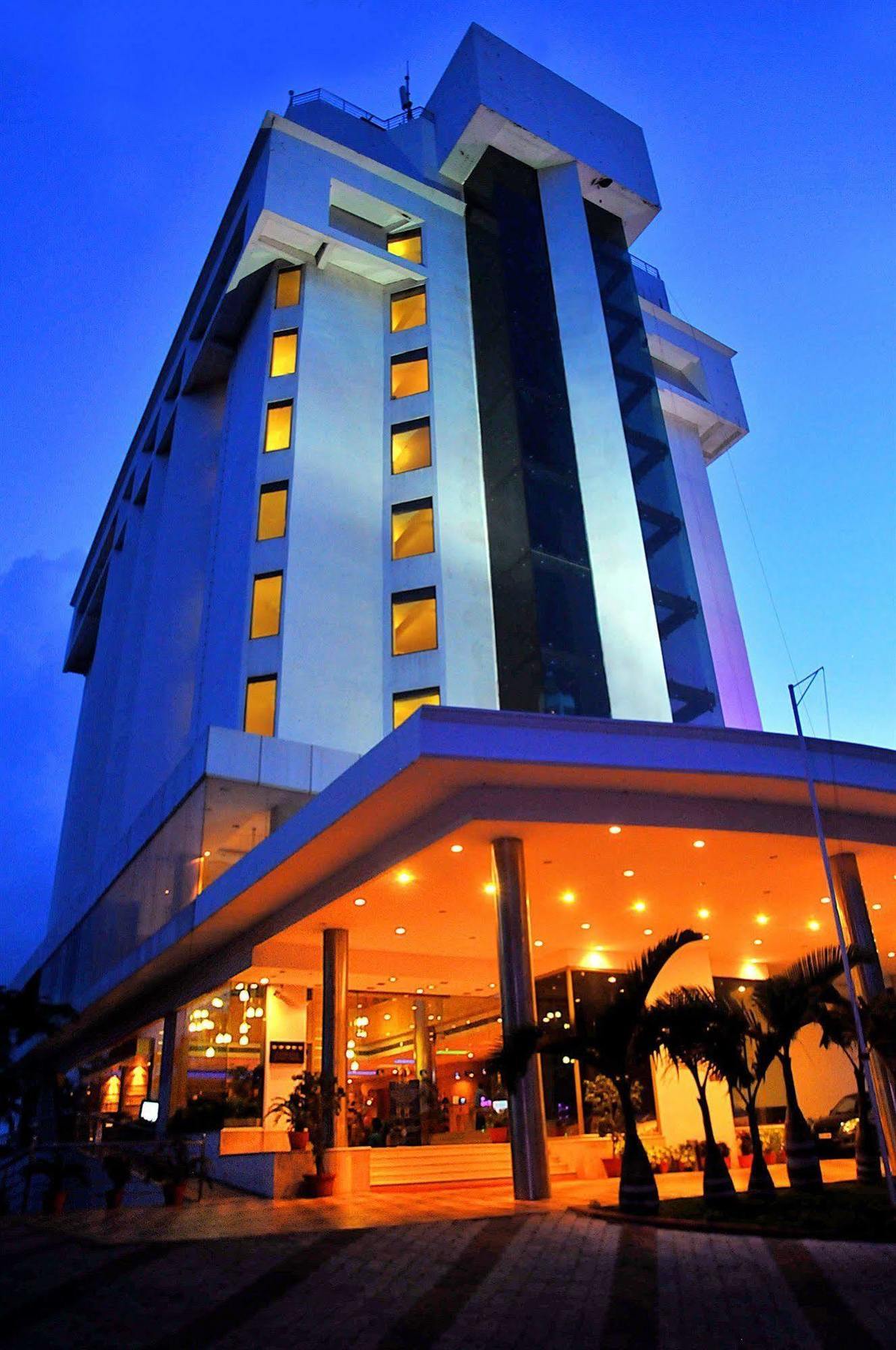 The Quilon Beach Hotel And Convention Center Kollam Kültér fotó