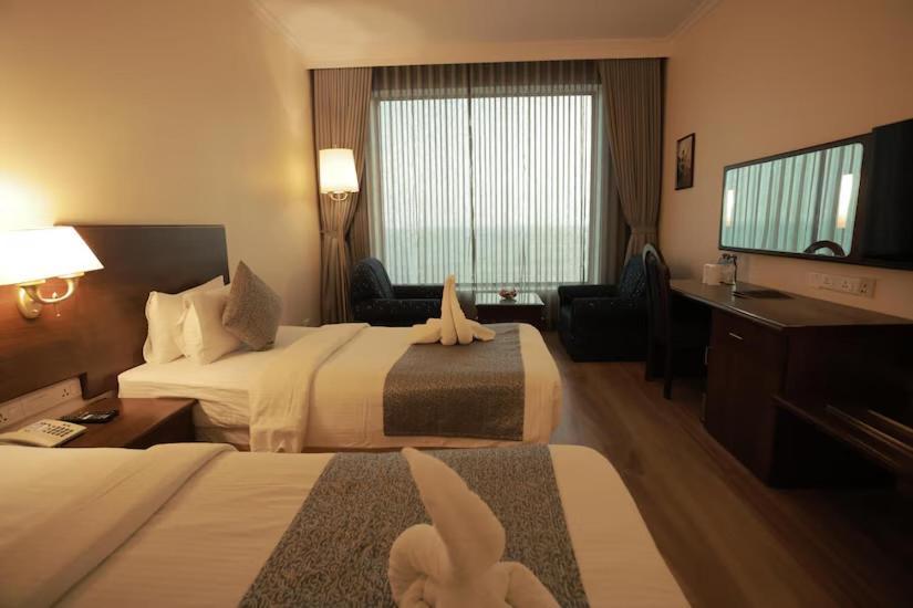 The Quilon Beach Hotel And Convention Center Kollam Kültér fotó