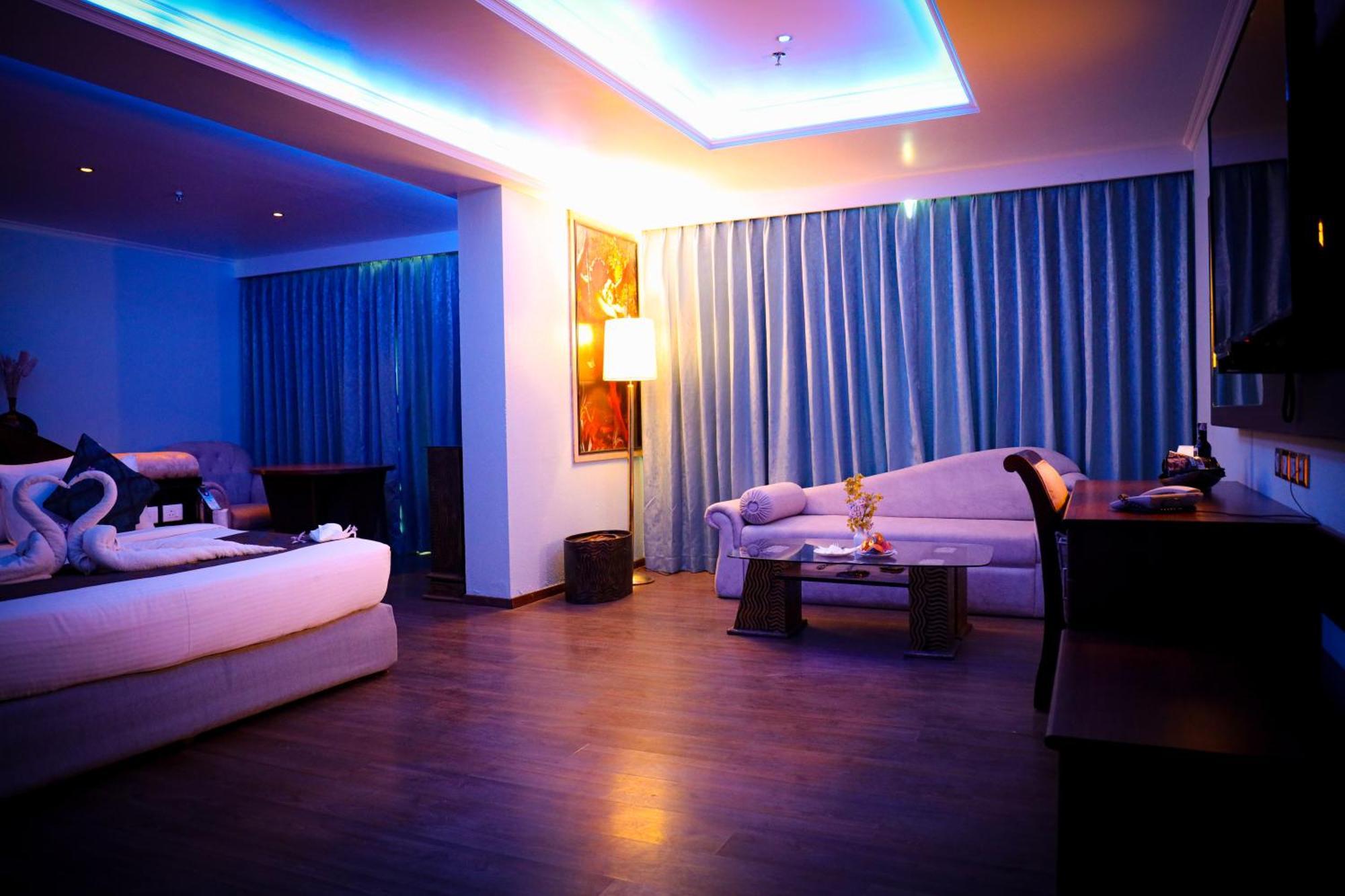 The Quilon Beach Hotel And Convention Center Kollam Kültér fotó