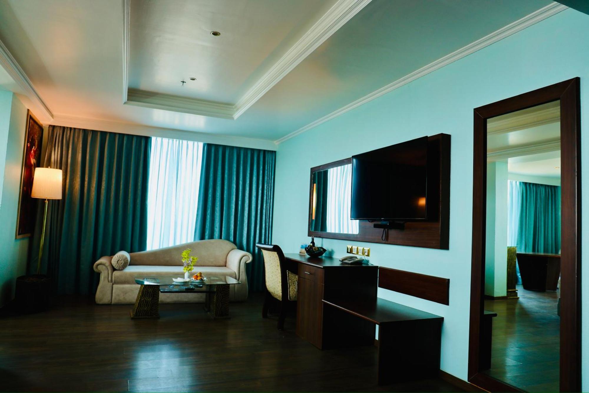 The Quilon Beach Hotel And Convention Center Kollam Kültér fotó